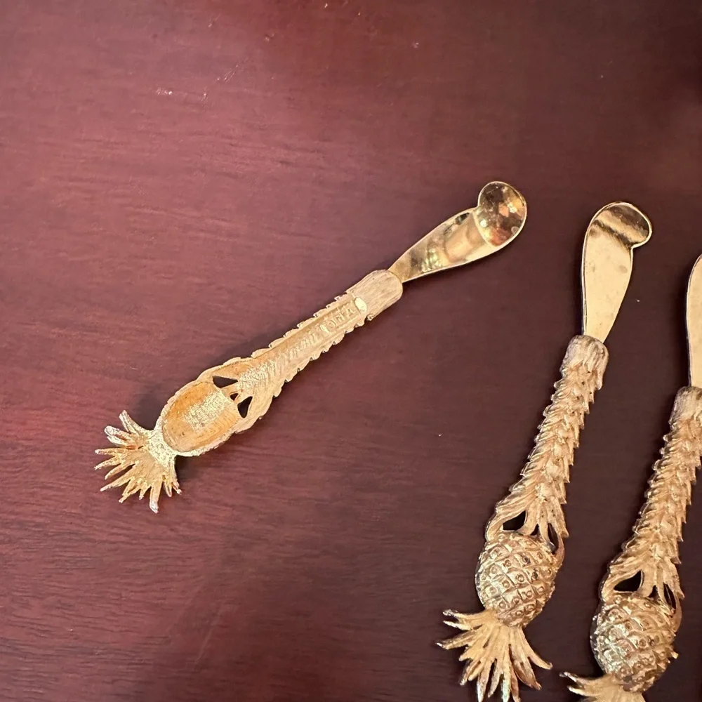 Set of 4 hors d’oeuvres/cheese knives, pineapple design